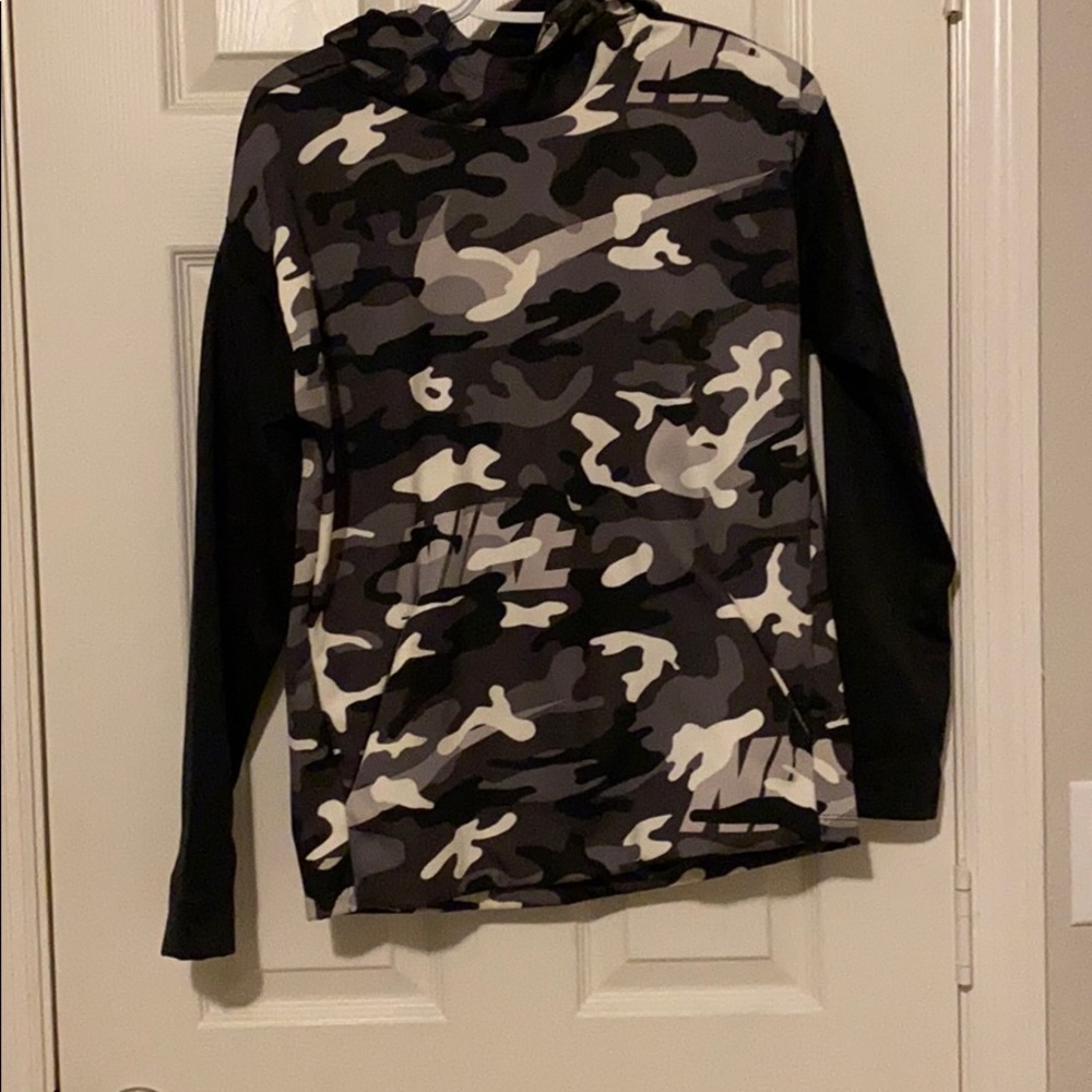 Sweaters - Picture 4 of 6